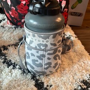 Hydrojug with sleeve